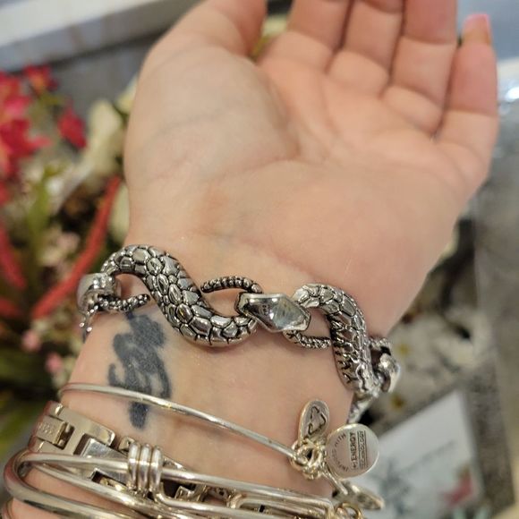 BETSEY JOHNSON SNAKE BRACELET - Picture 8 of 8